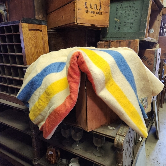 Vintage Orrolaskin Wool Blanket - Picture 5 of 8